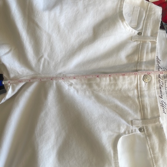 Brand new Woman’s Gloria Vanderbilt jeans. - Picture 16 of 16